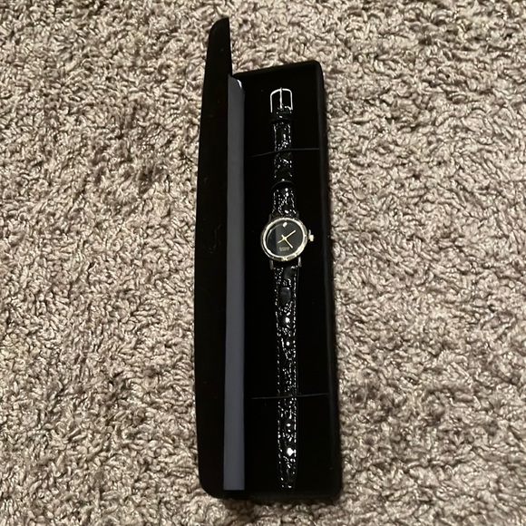 Women’s diamond quartz watch - Picture 1 of 3